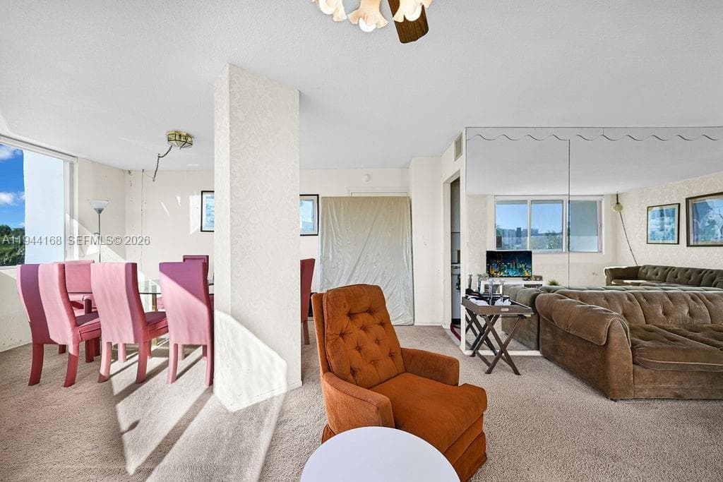 A11944168 — Miami Beach — 44
