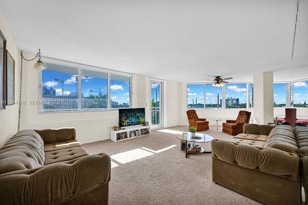 A11944168 — Miami Beach — 35