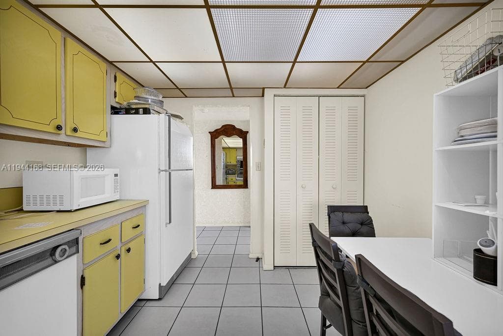 A11944168 — Miami Beach — 31