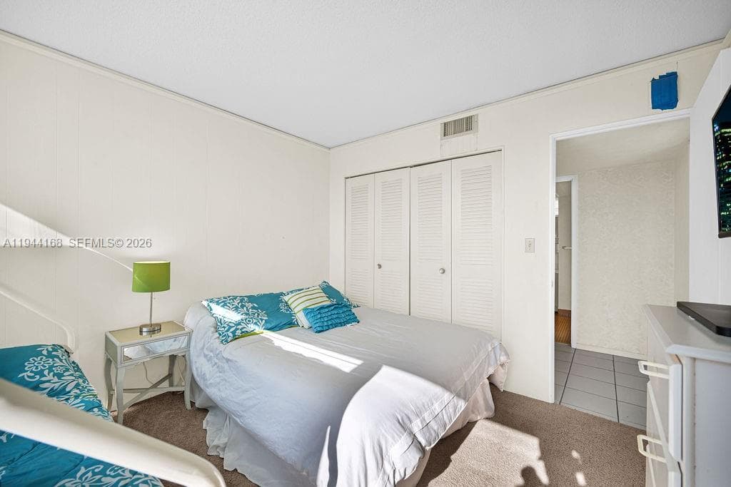 A11944168 — Miami Beach — 21