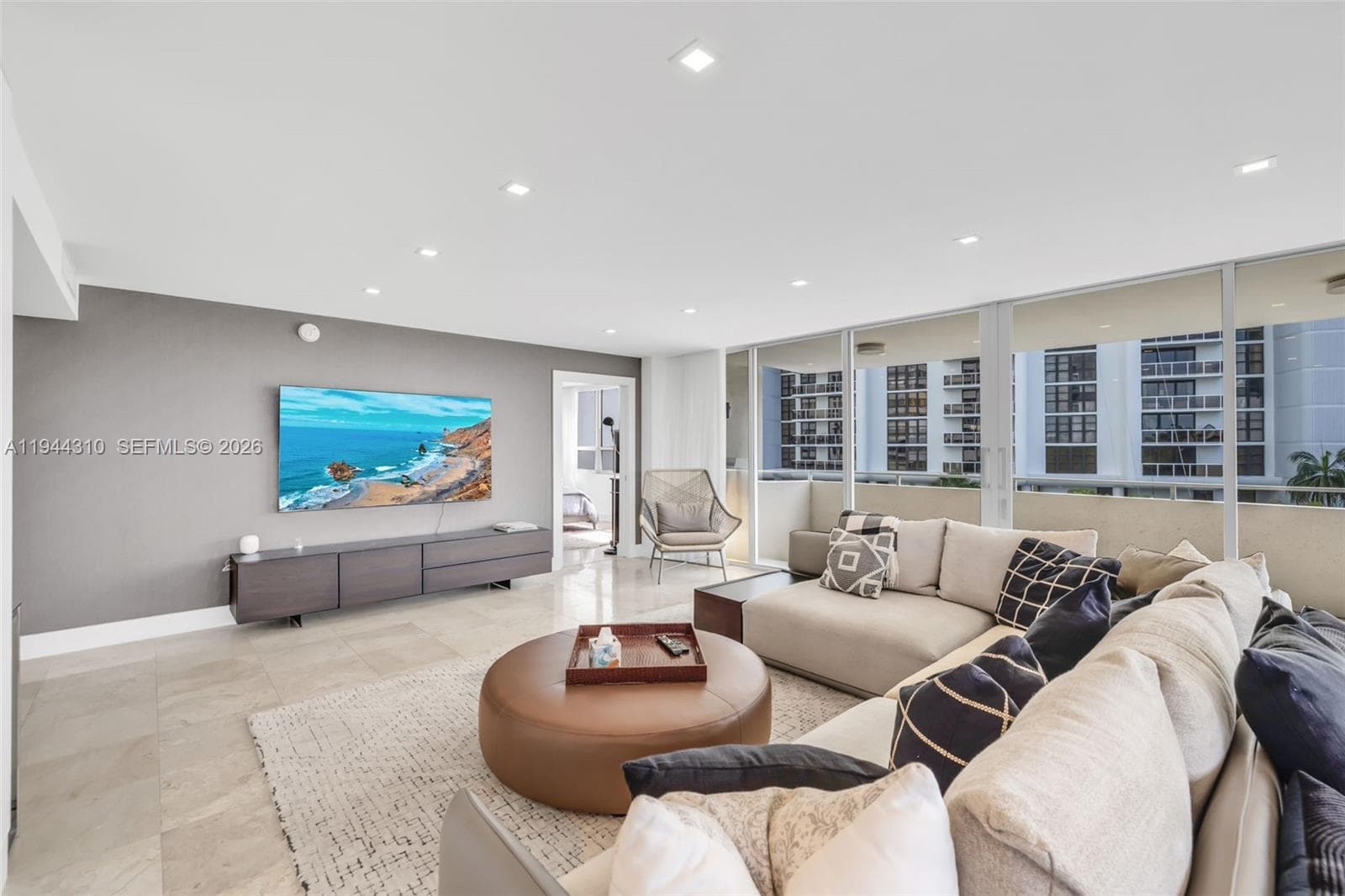 A11944310 — Miami Beach — 12