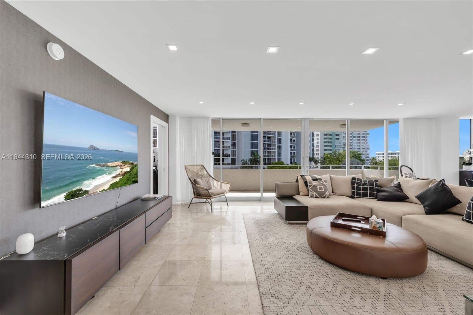 A11944310 — Miami Beach — 8