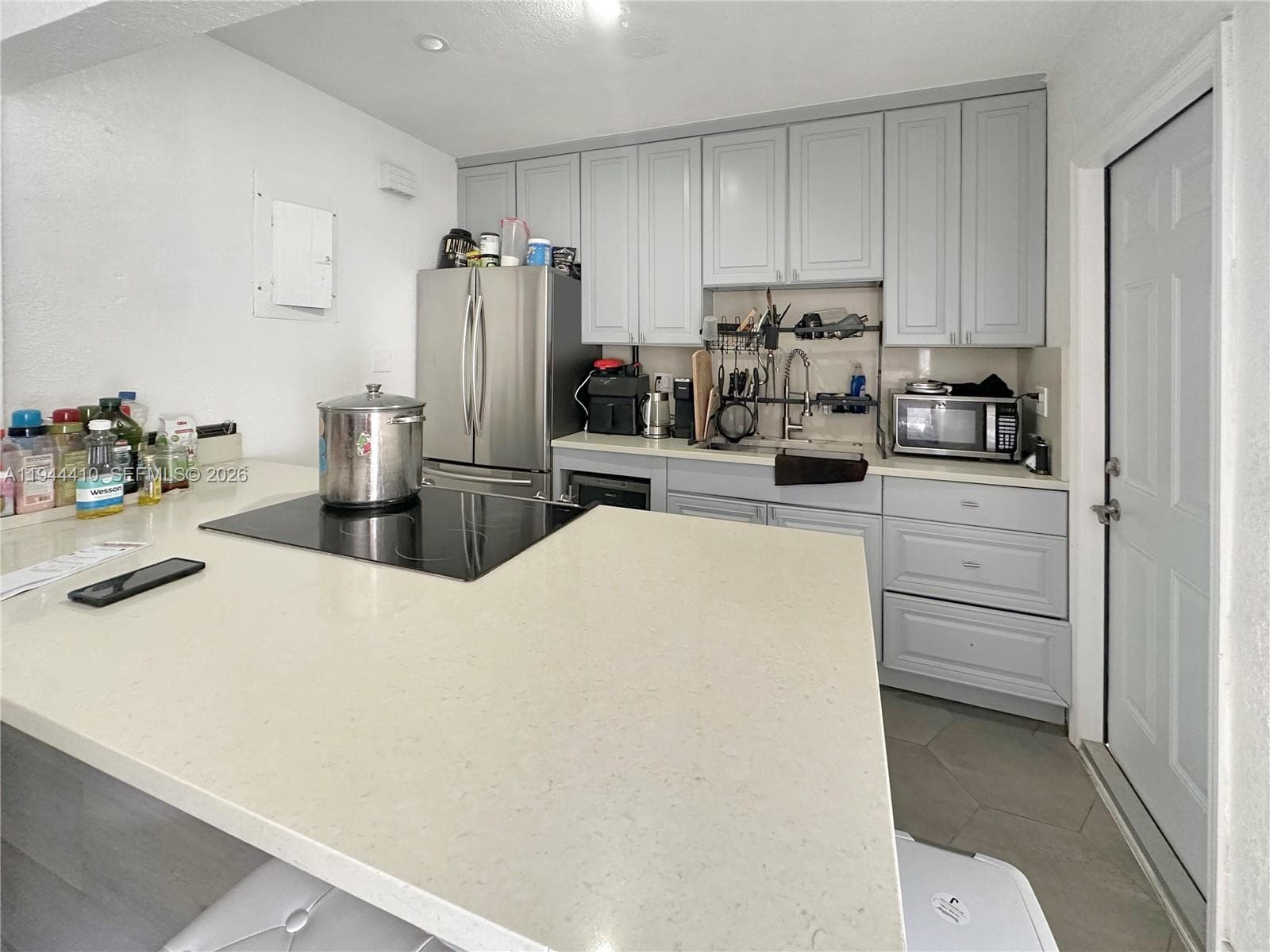 A11944410 — Miami Beach