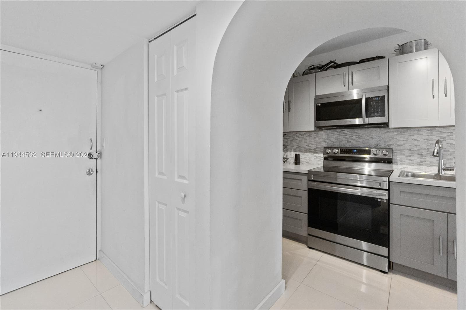 A11944532 — Miami Beach — 4