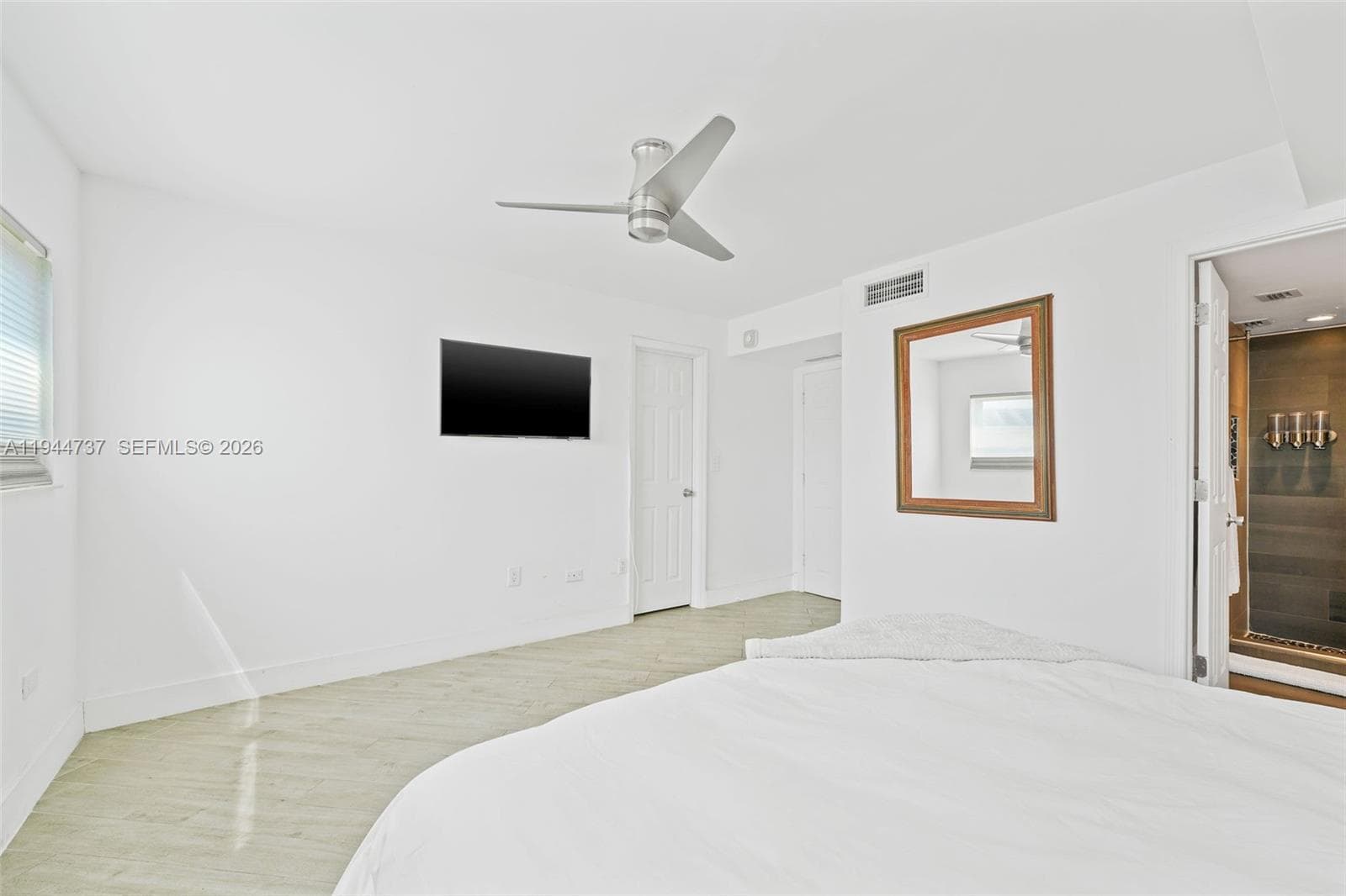 A11944737 — Miami Beach — 18