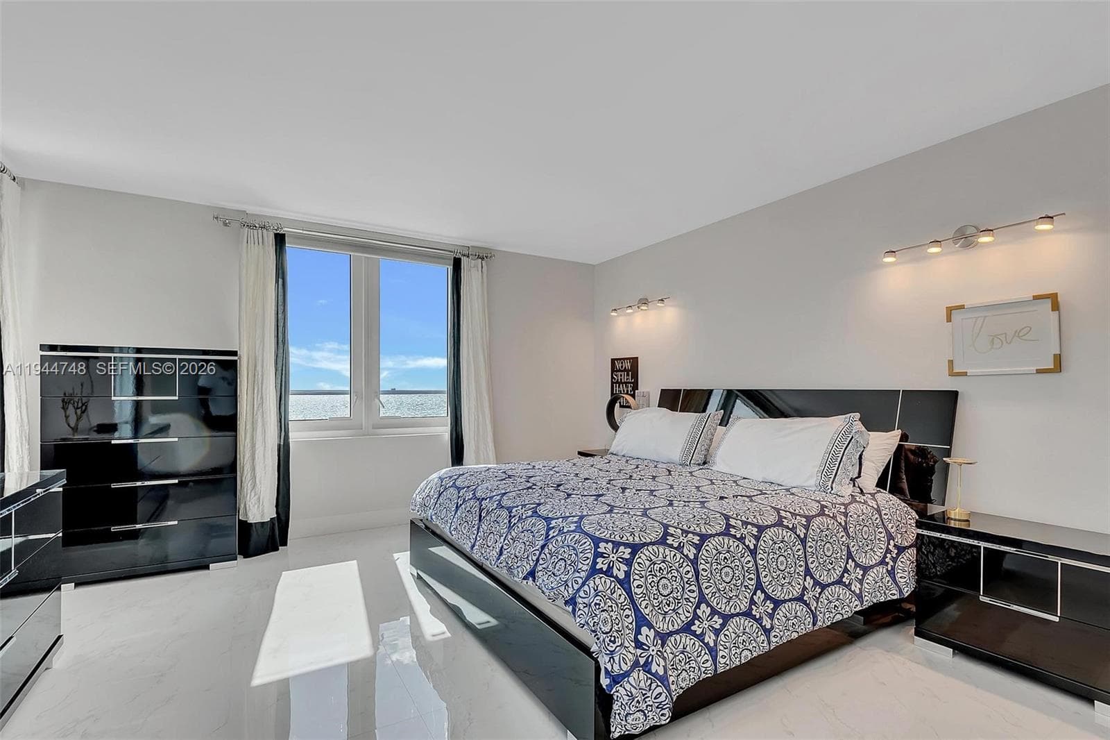 A11944748 — Miami Beach — 17