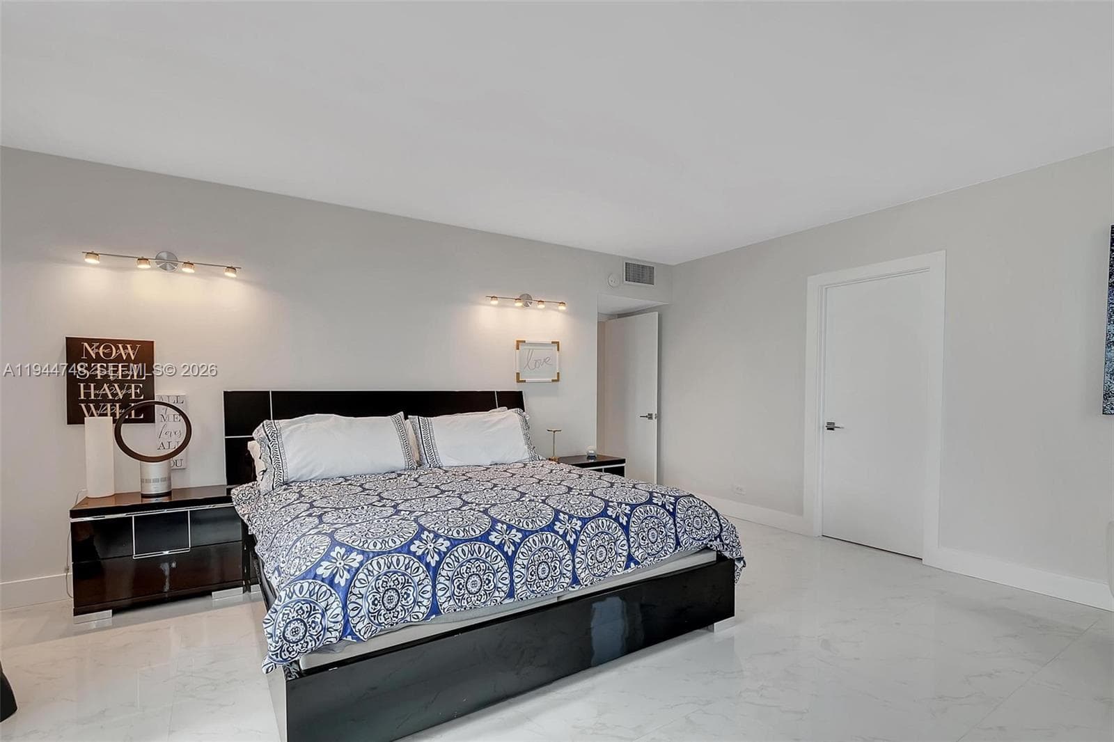 A11944748 — Miami Beach — 20