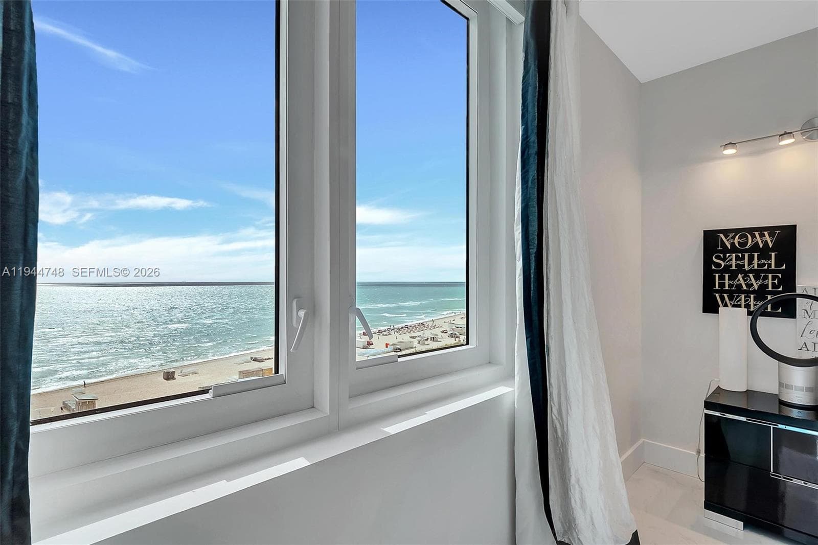 A11944748 — Miami Beach — 18