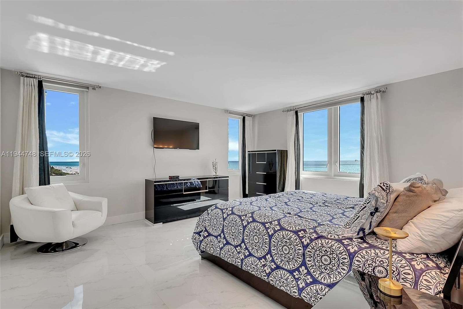 A11944748 — Miami Beach — 11