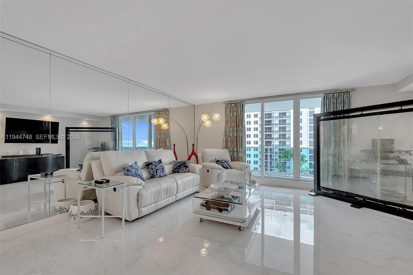 A11944748 — Miami Beach — 8