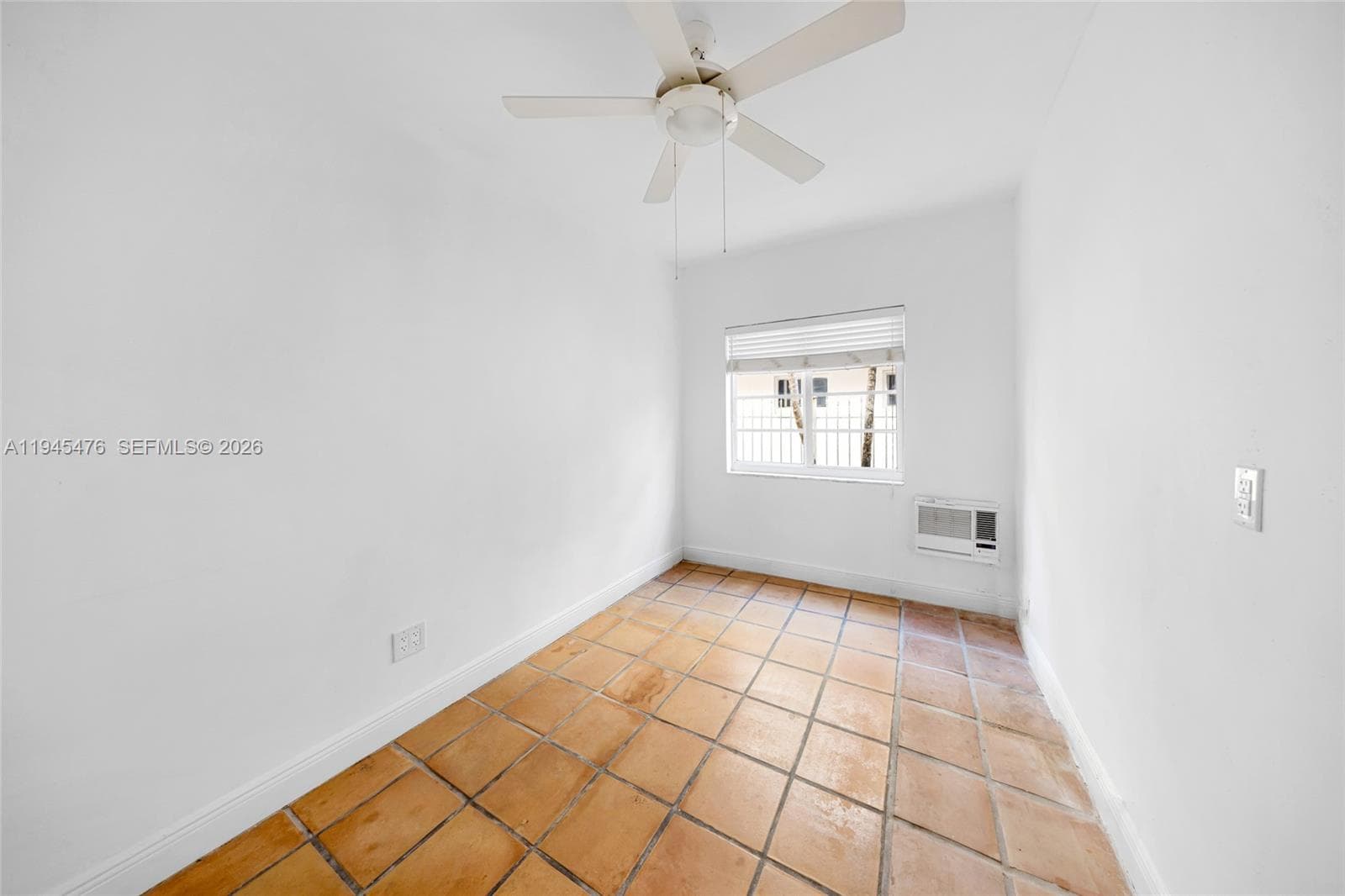 A11945476 — Miami Beach — 12