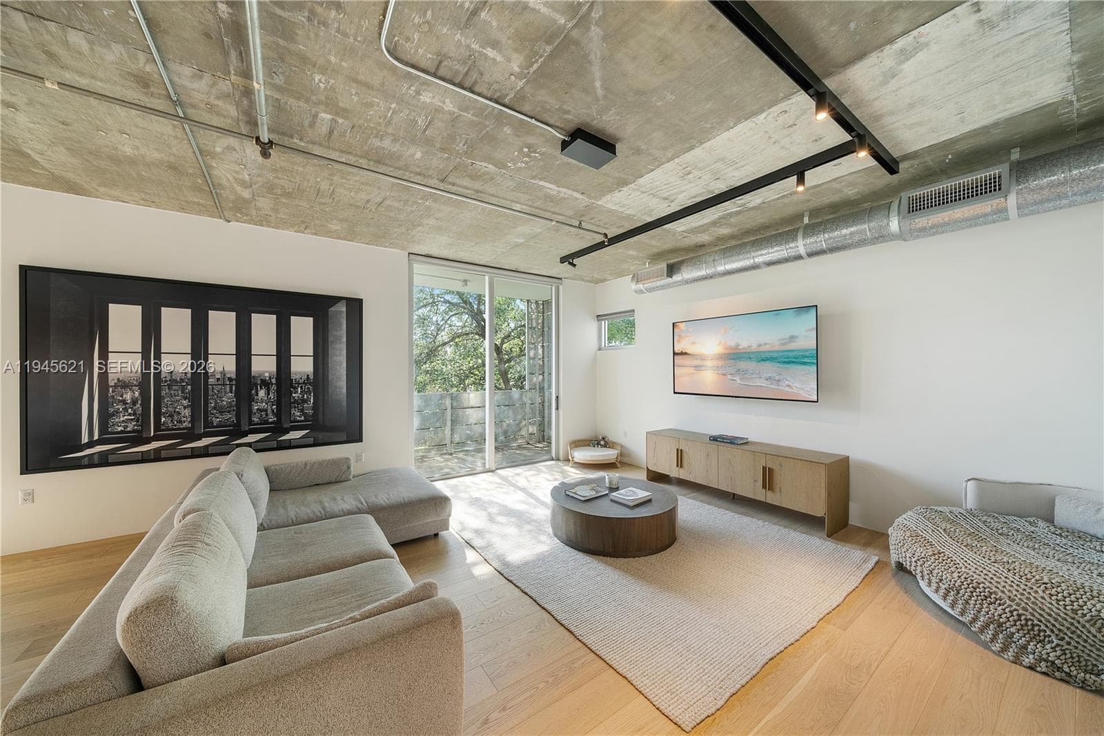 A11945621 — Miami Beach — 4