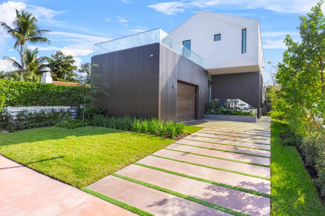 A11945709 — Miami Beach — 2