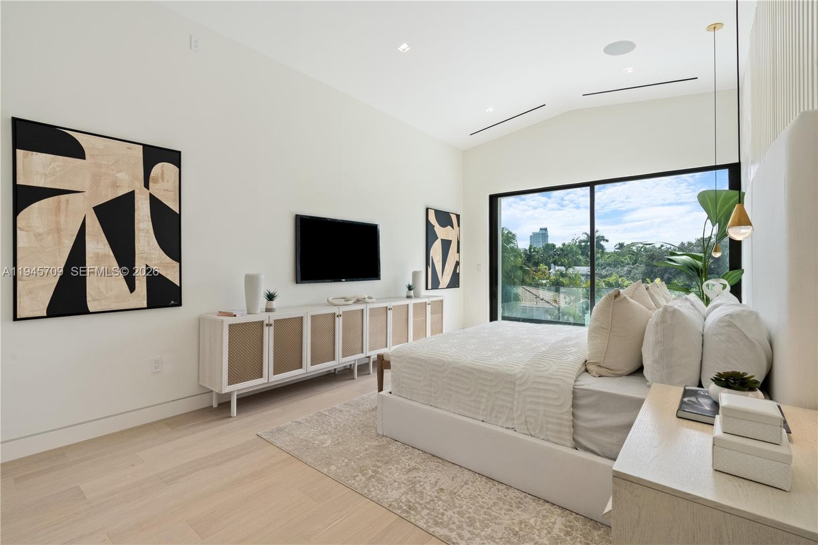A11945709 — Miami Beach — 17