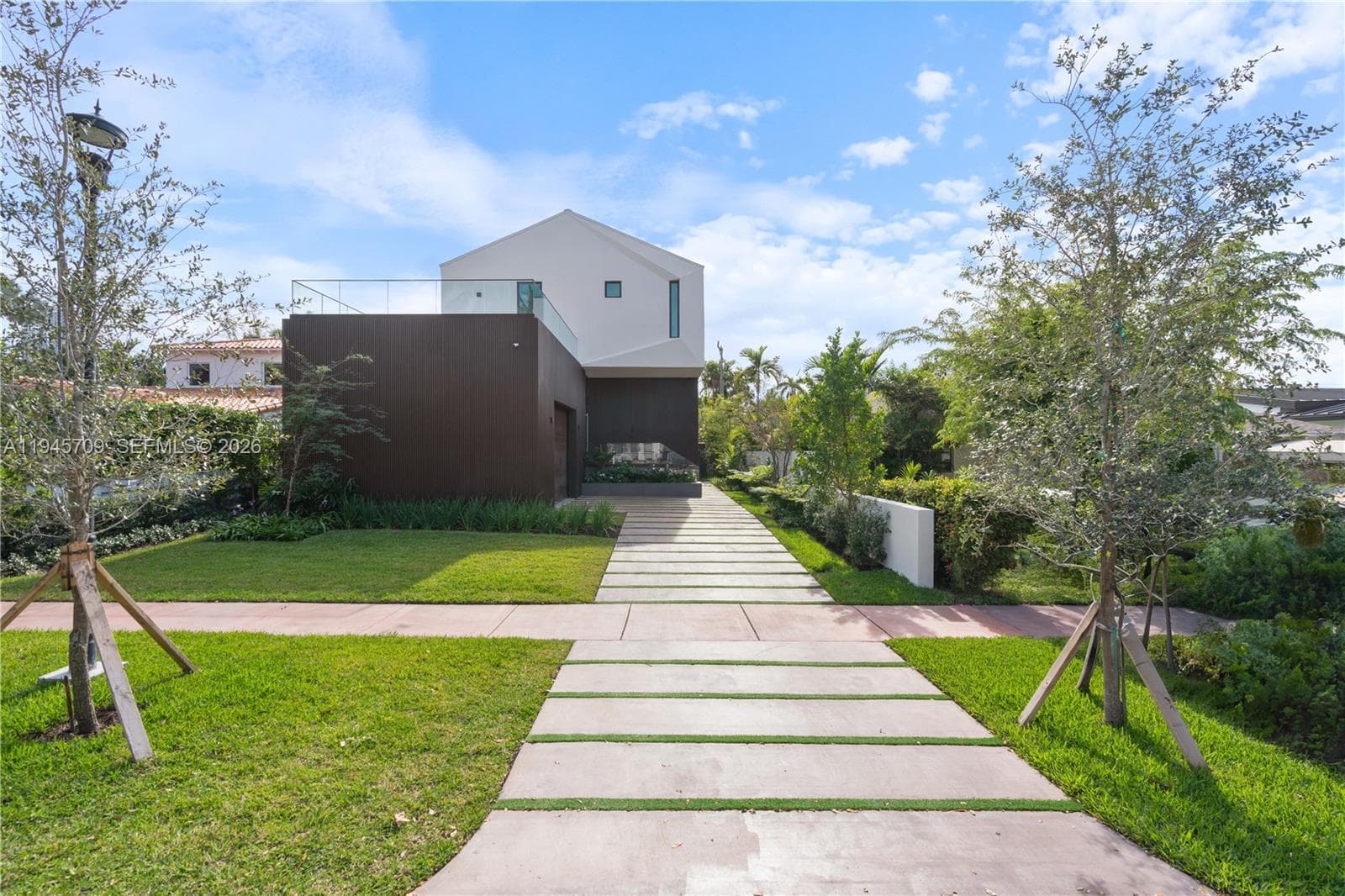 A11945709 — Miami Beach