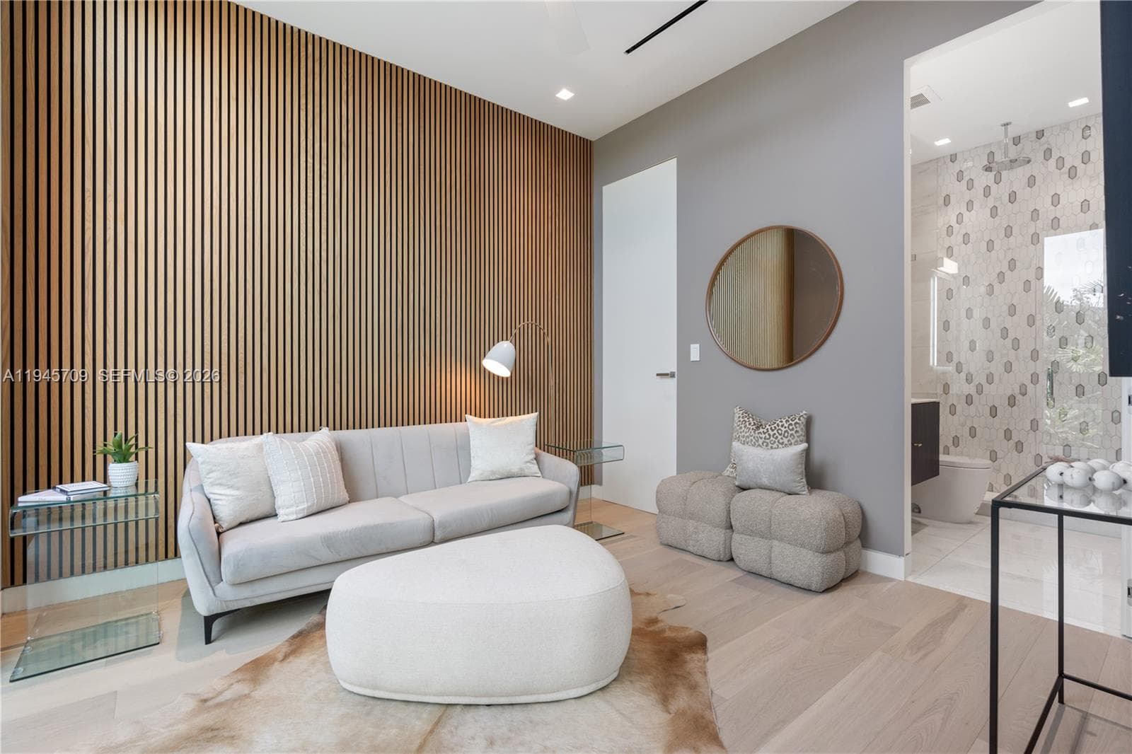 A11945709 — Miami Beach — 10