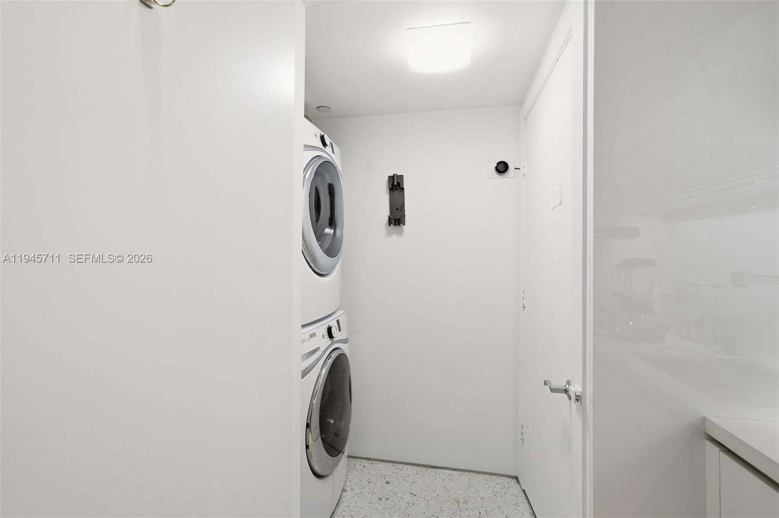A11945711 — Miami Beach — 10