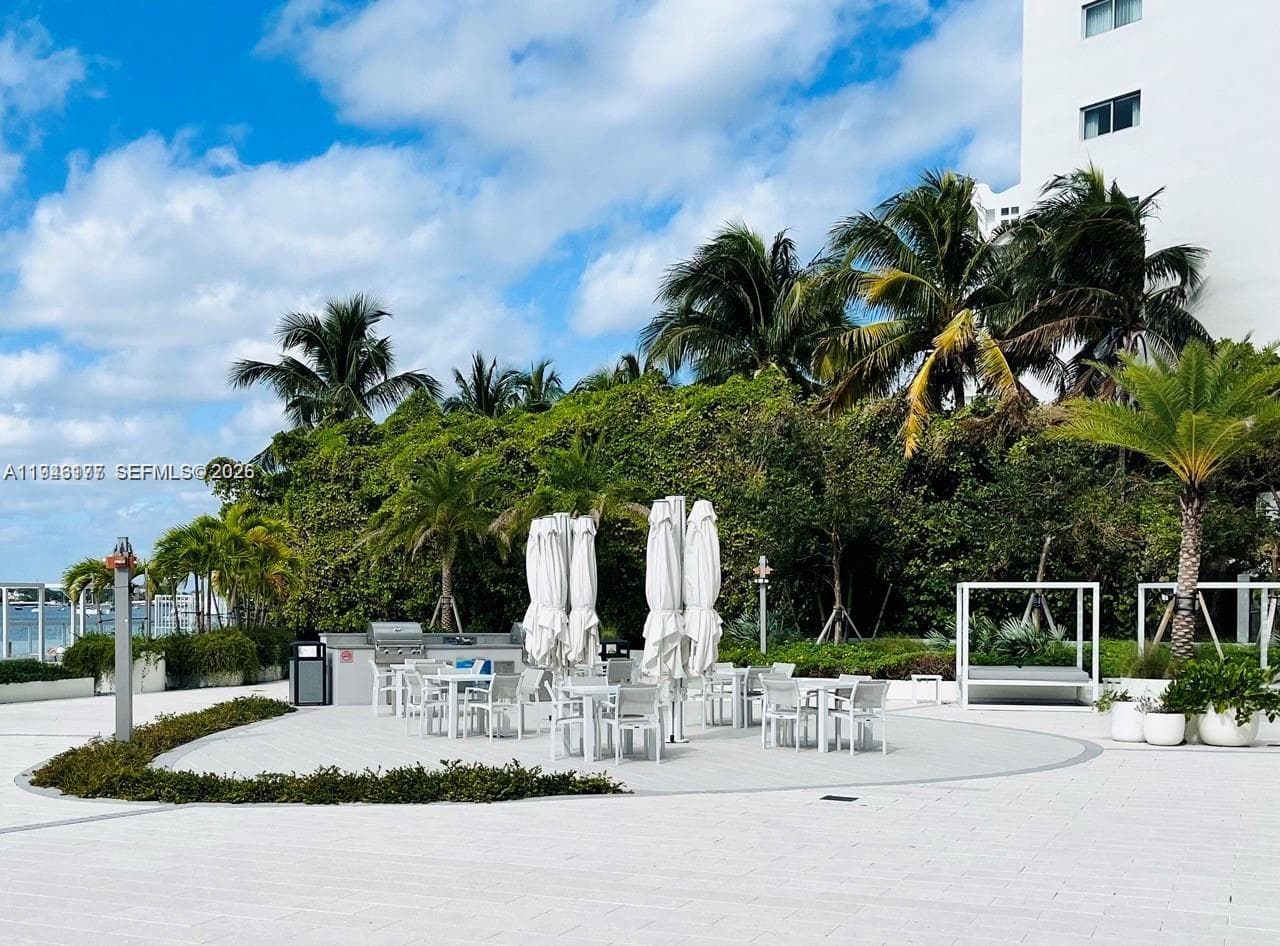 A11946177 — Miami Beach — 15