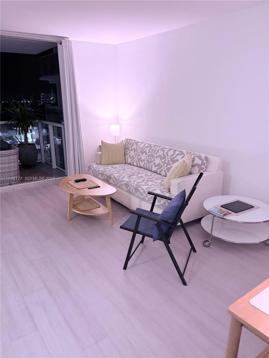 A11946177 — Miami Beach — 8