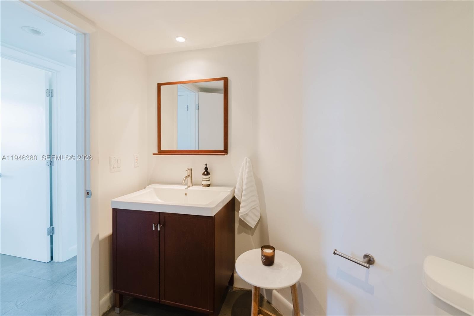 A11946380 — Miami Beach — 12