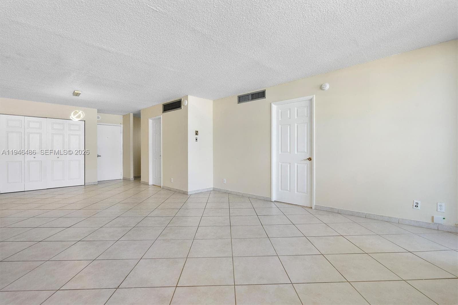 A11946486 — Miami Beach — 6