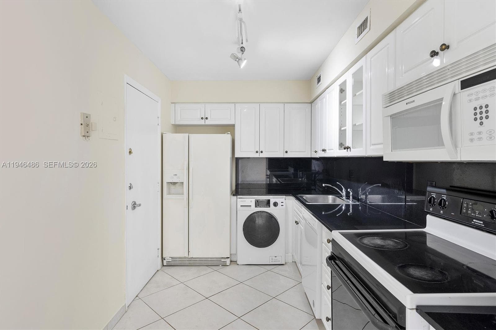 A11946486 — Miami Beach — 7