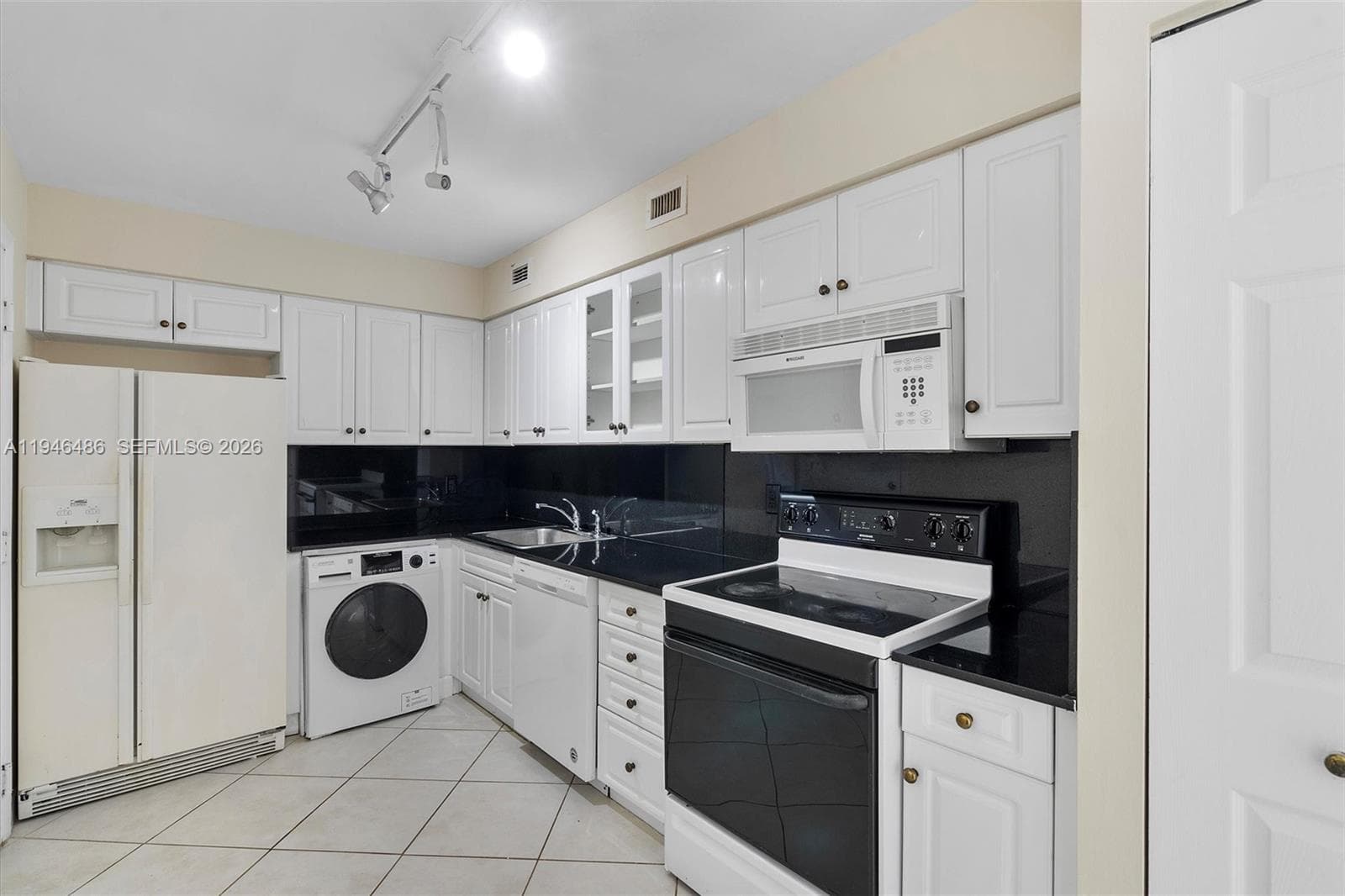 A11946486 — Miami Beach — 3