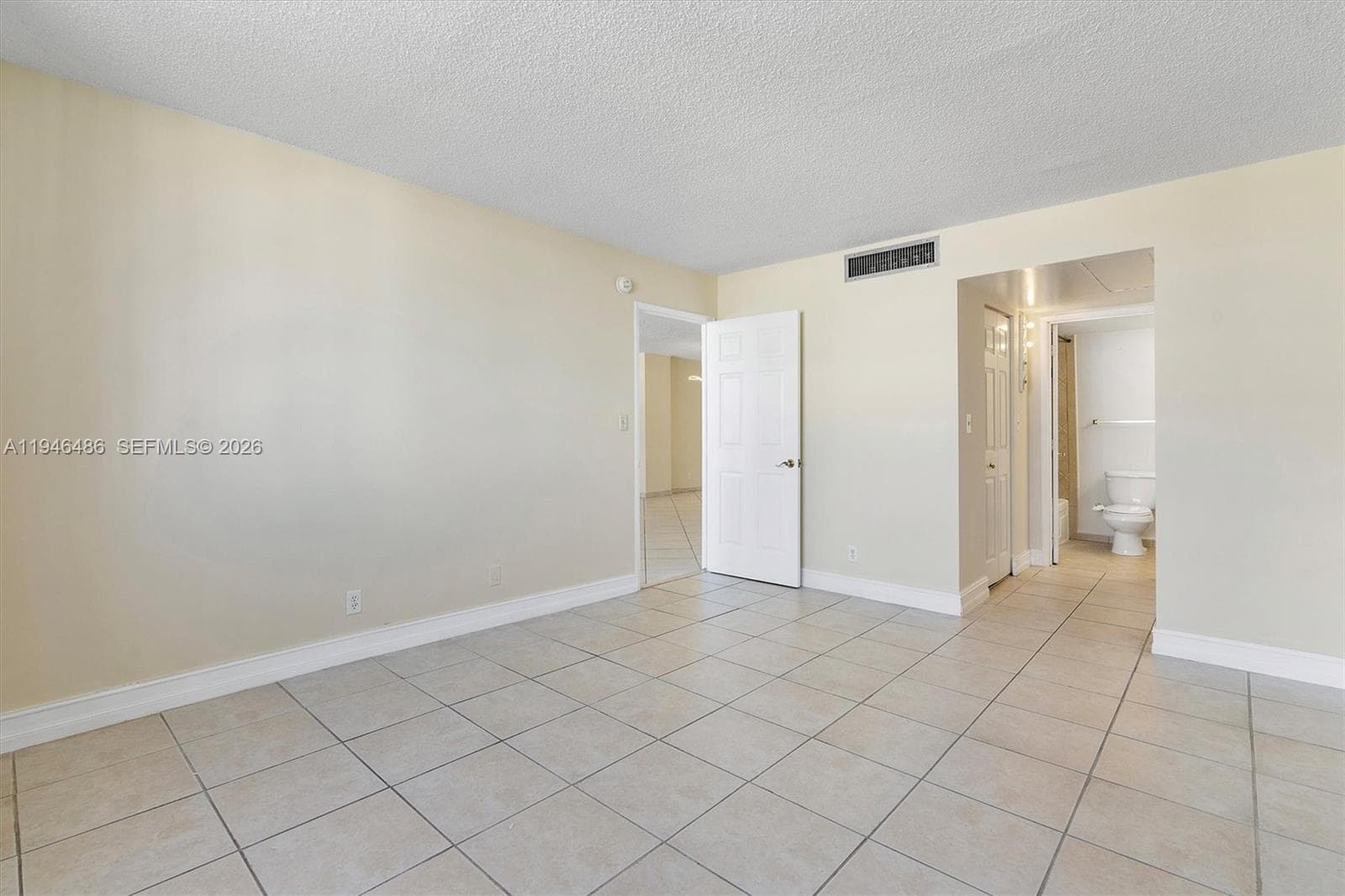 A11946486 — Miami Beach — 9