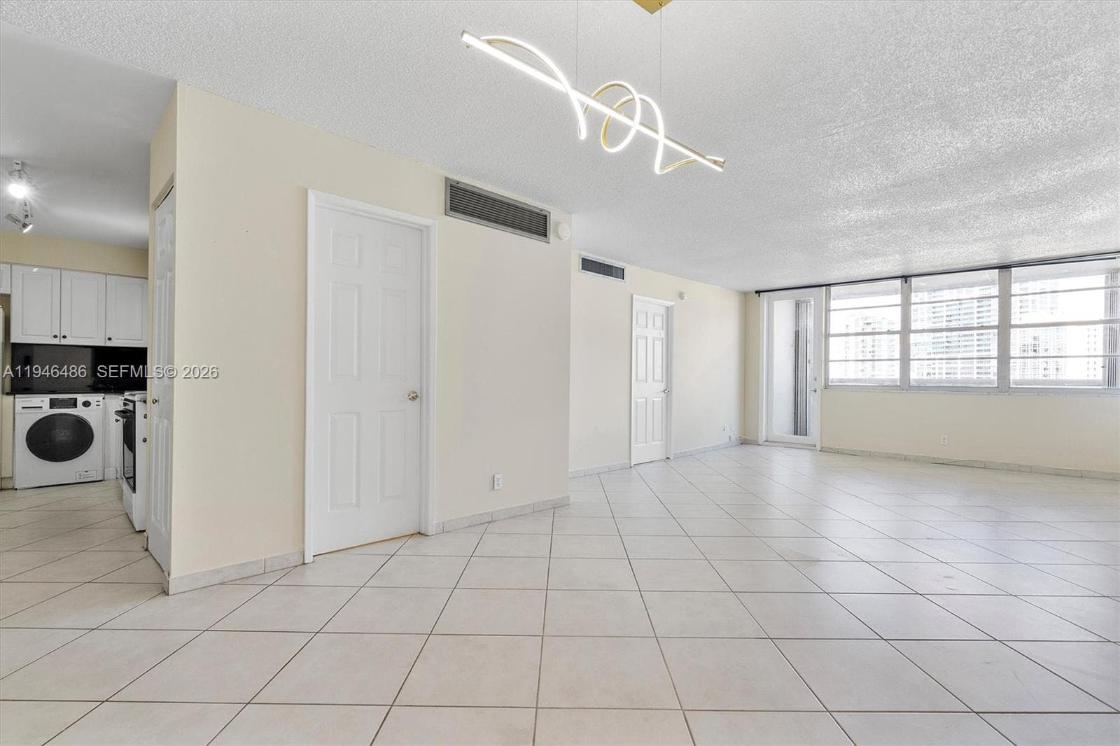 A11946486 — Miami Beach — 4