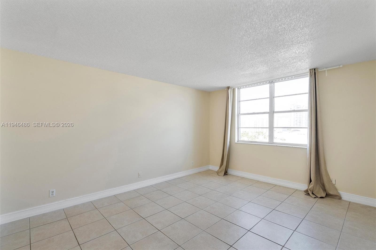 A11946486 — Miami Beach — 8