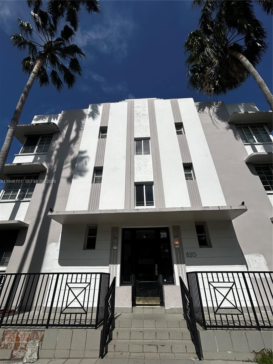 A11946707 — Miami Beach