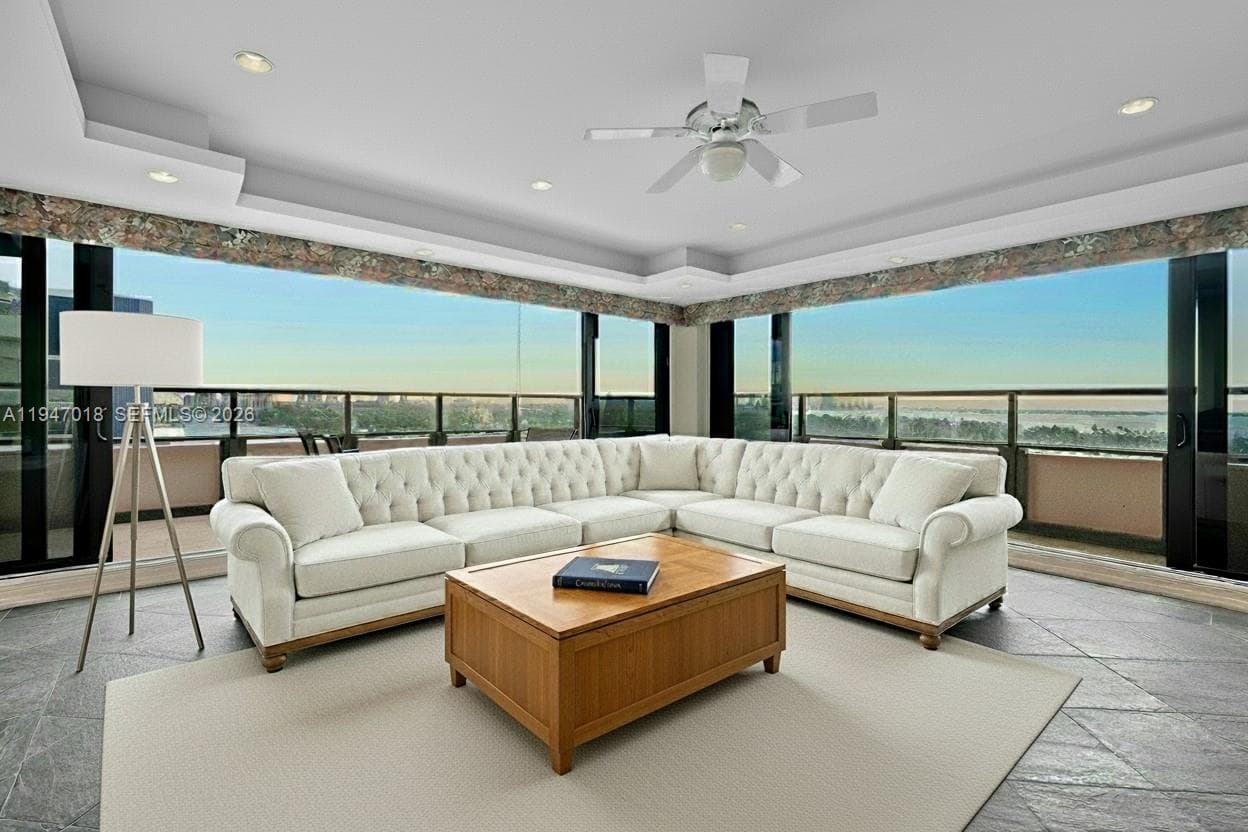 A11947018 — Miami Beach — 13