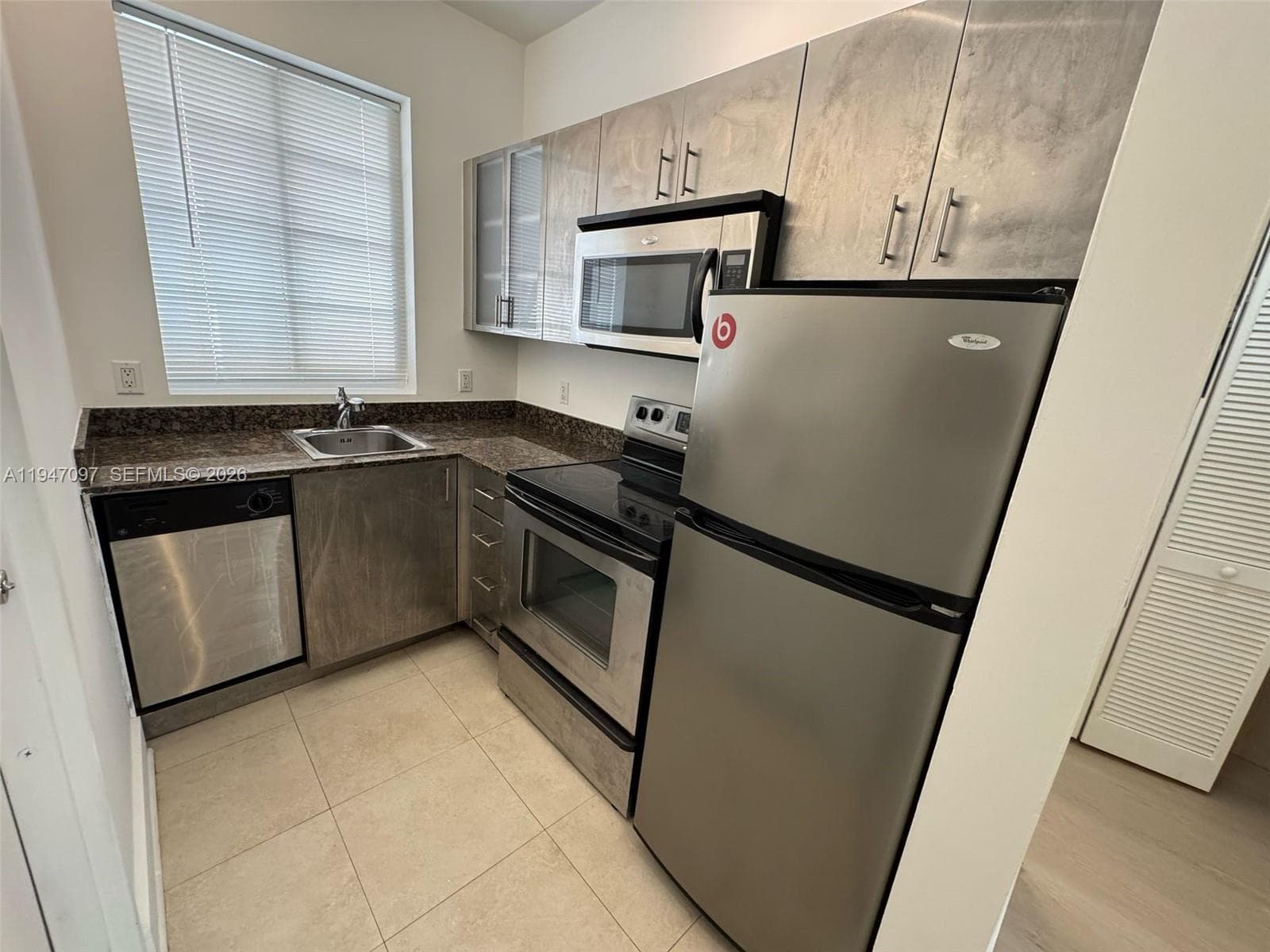 A11947097 — Miami Beach — 6