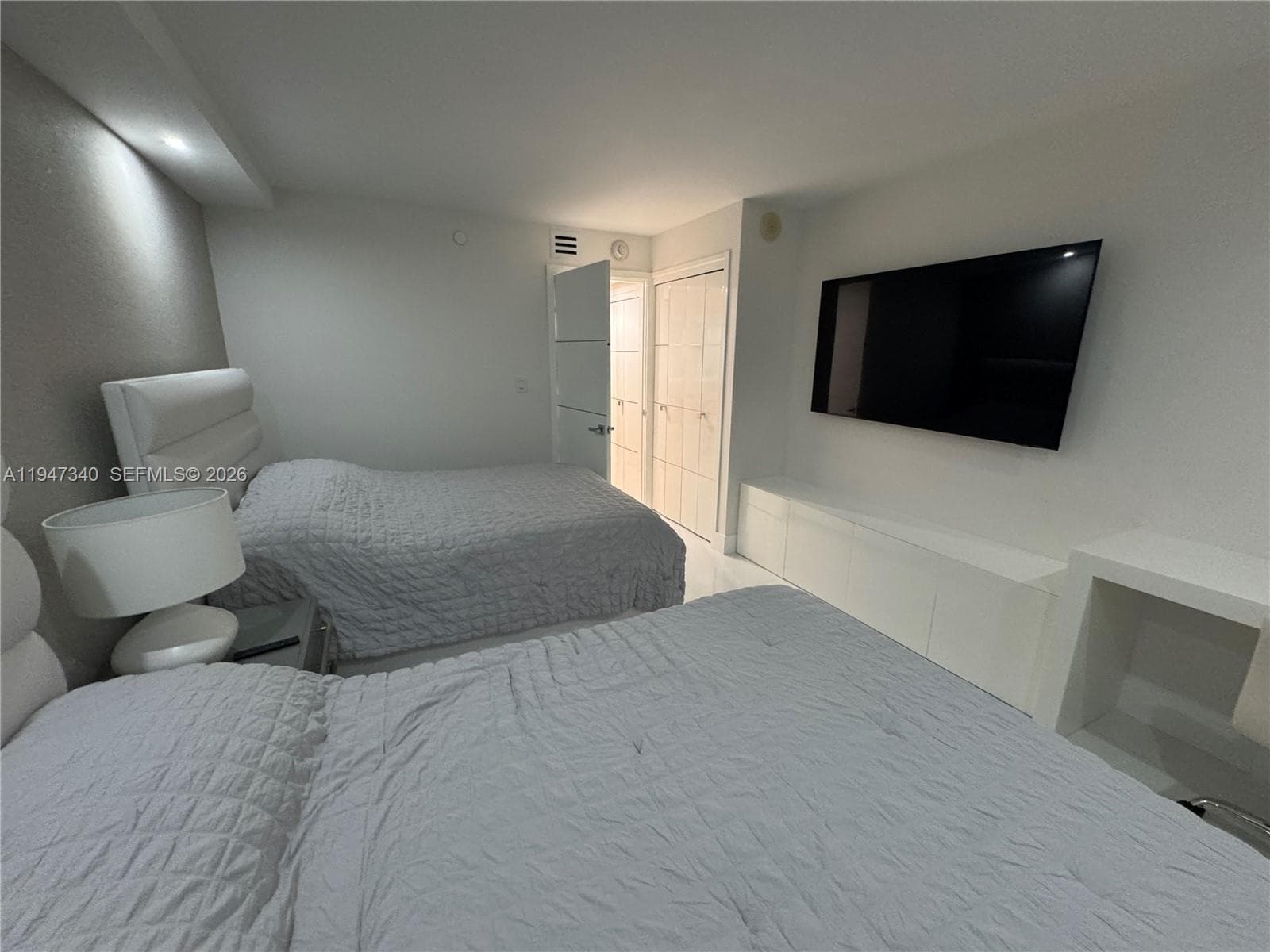 A11947340 — Miami Beach — 42