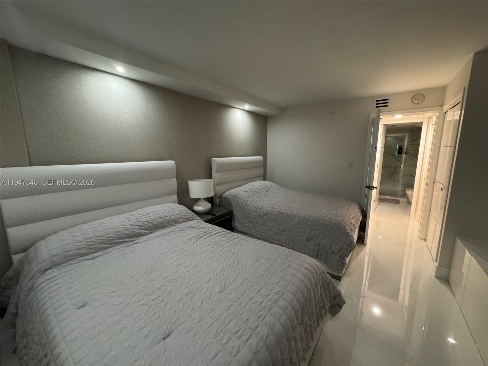 A11947340 — Miami Beach — 43