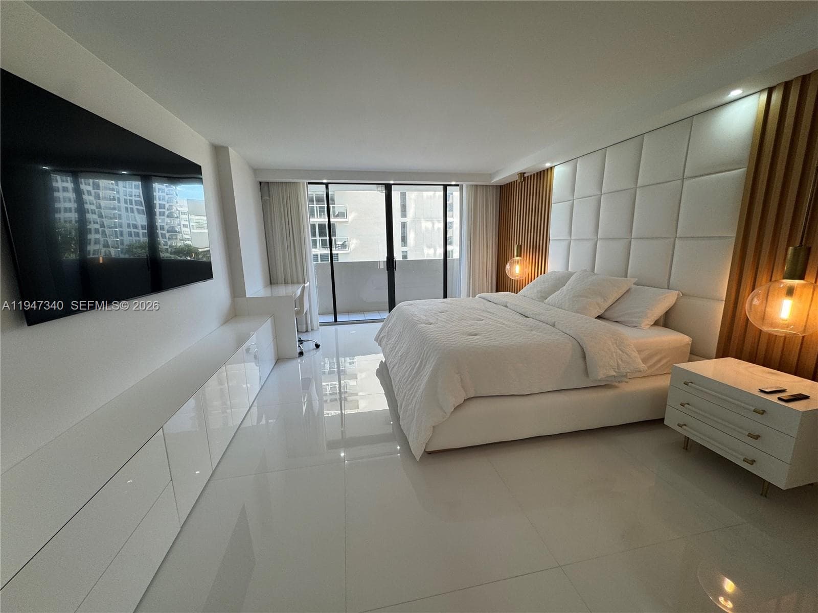 A11947340 — Miami Beach — 71