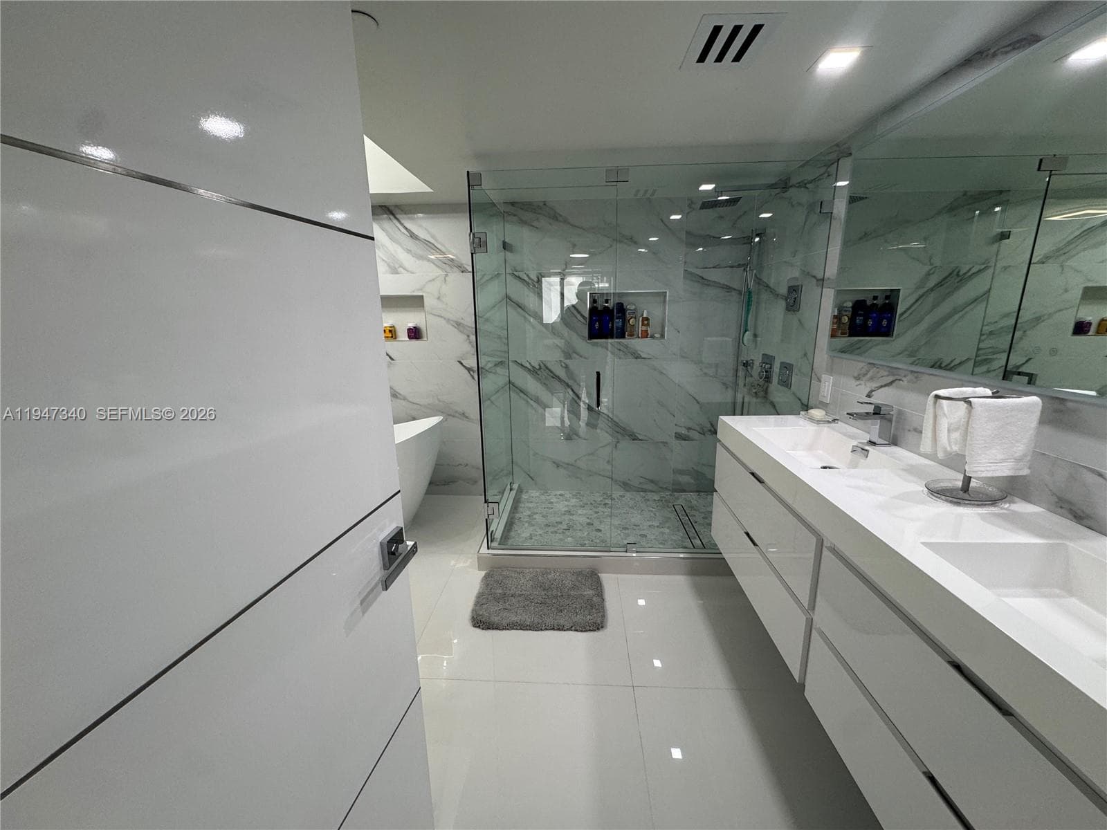 A11947340 — Miami Beach — 82