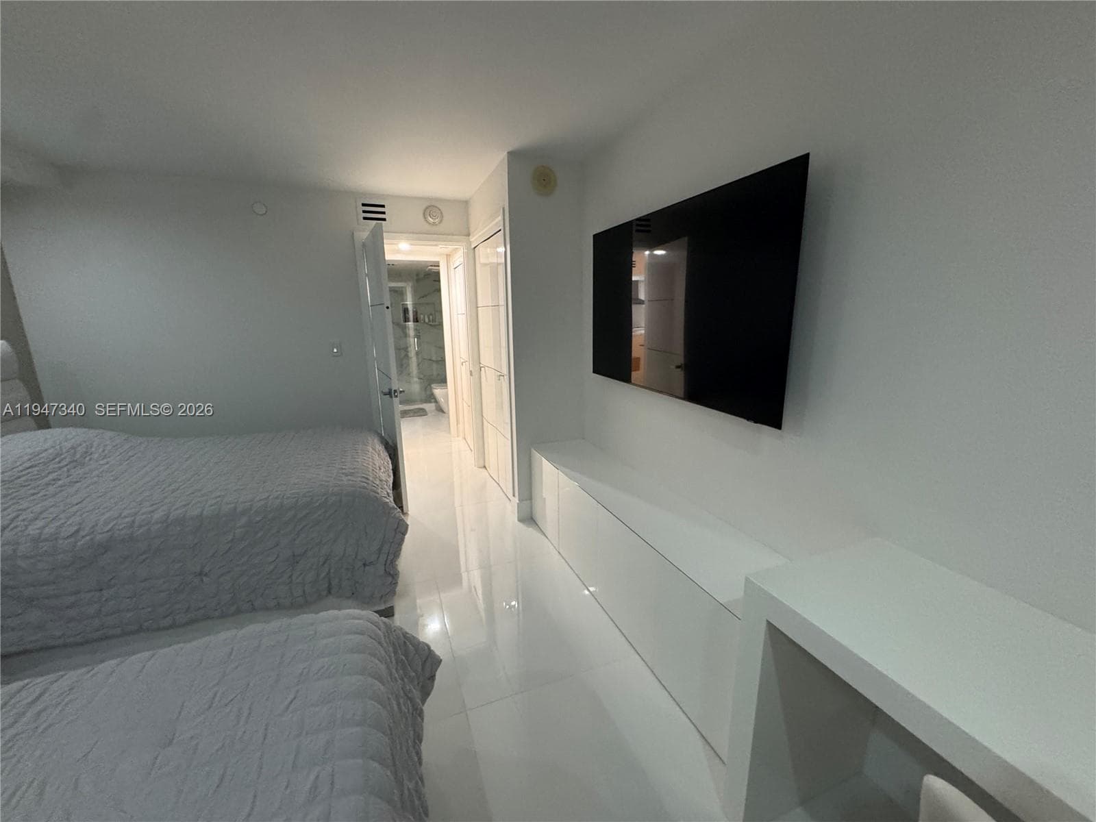 A11947340 — Miami Beach — 41