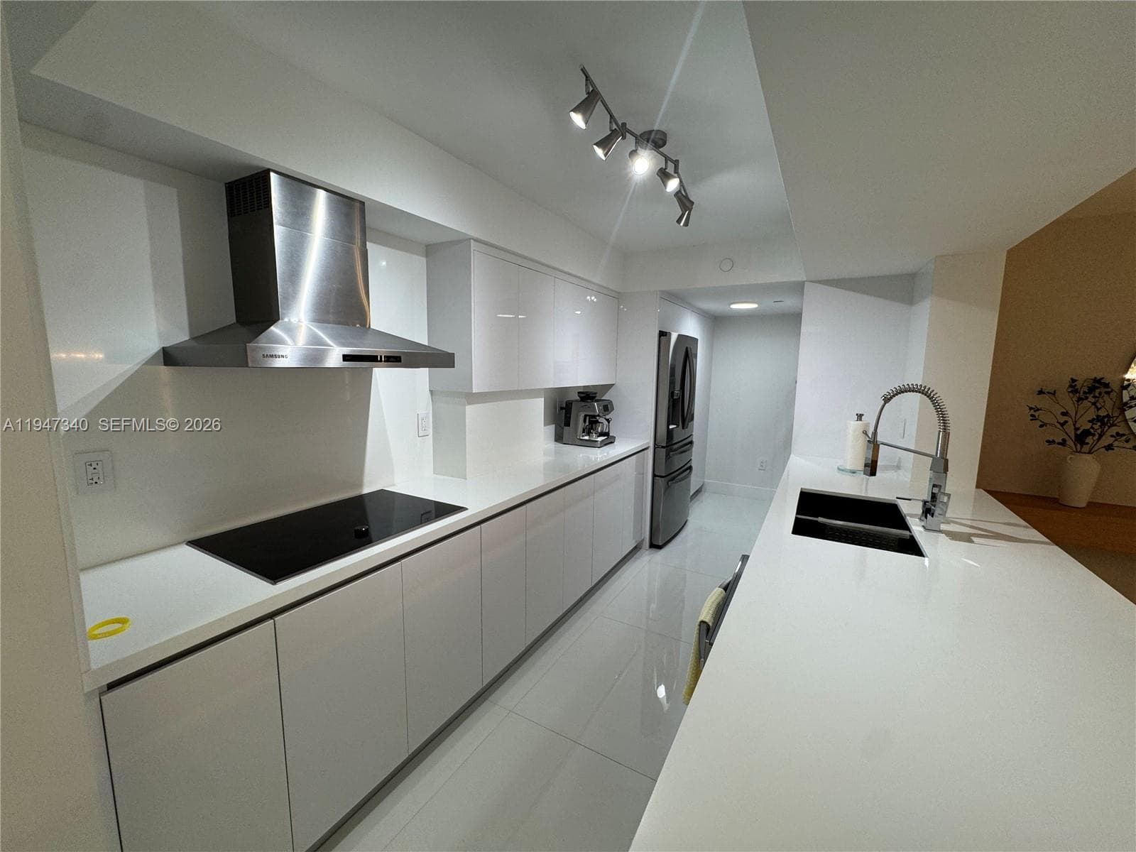 A11947340 — Miami Beach — 40