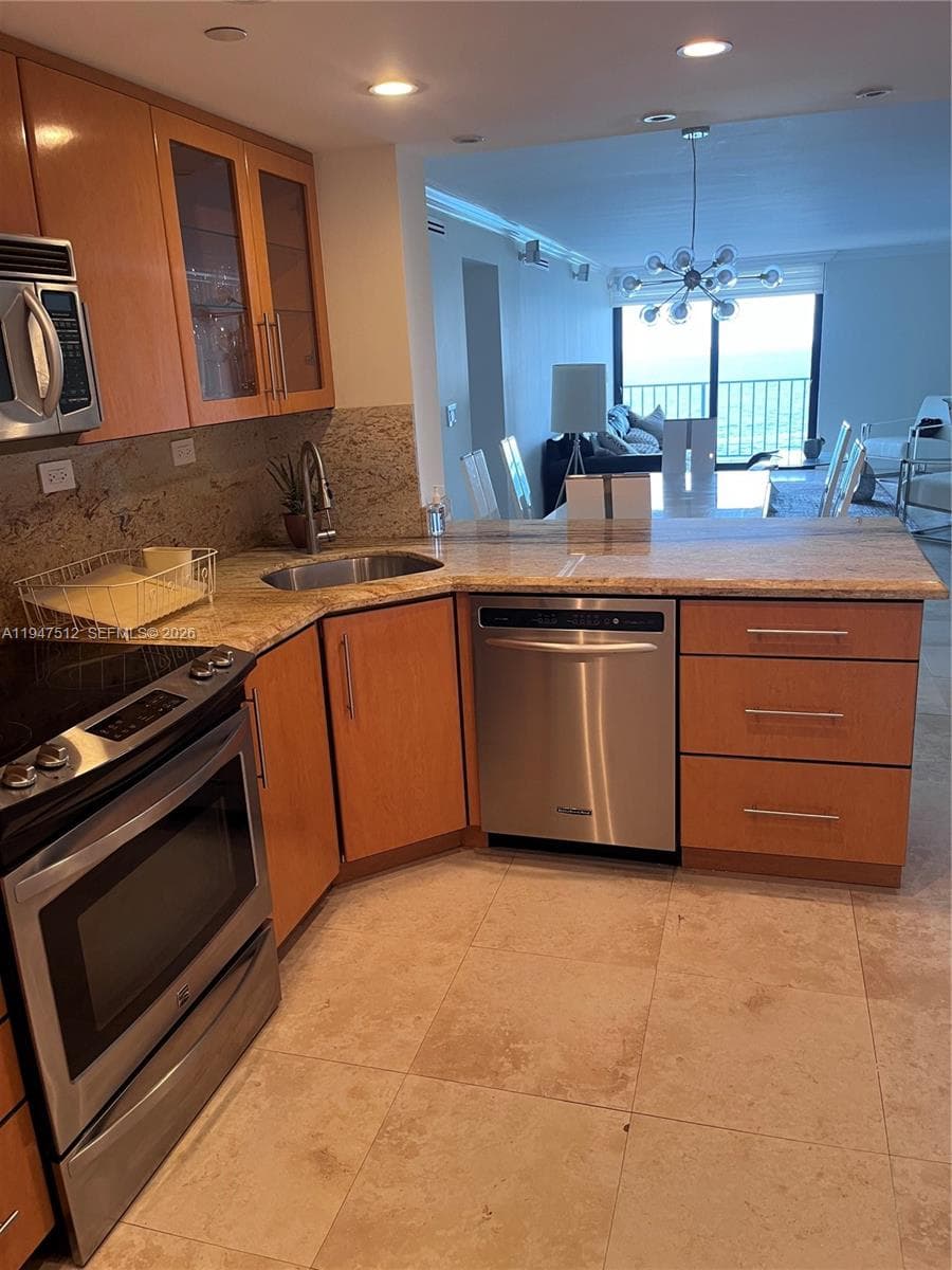 A11947512 — Miami Beach — 5