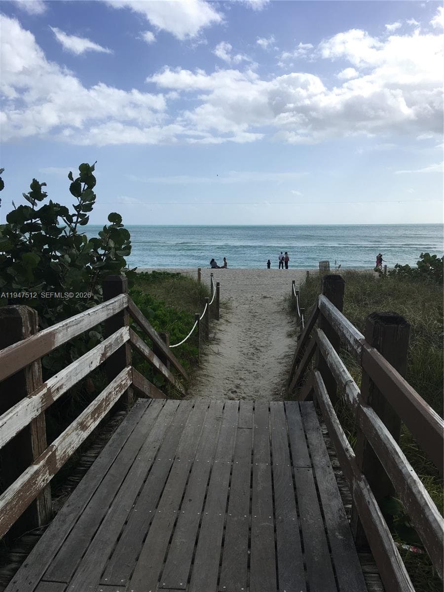 A11947512 — Miami Beach — 18