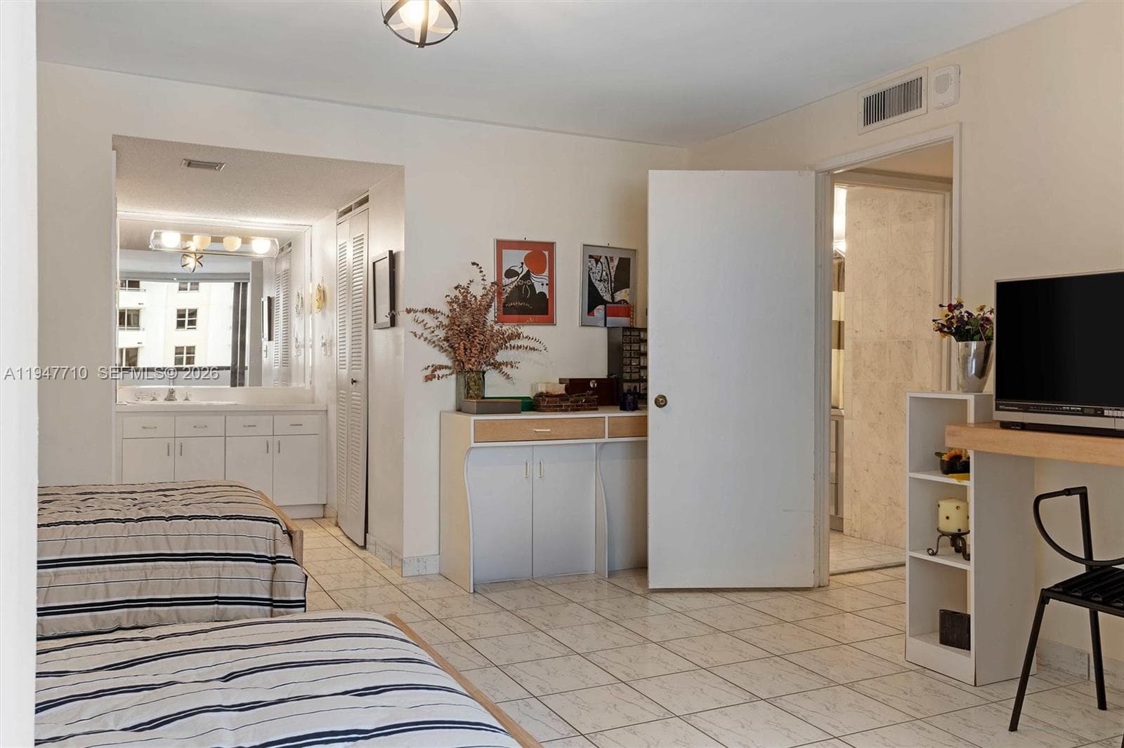 A11947710 — Miami Beach — 25