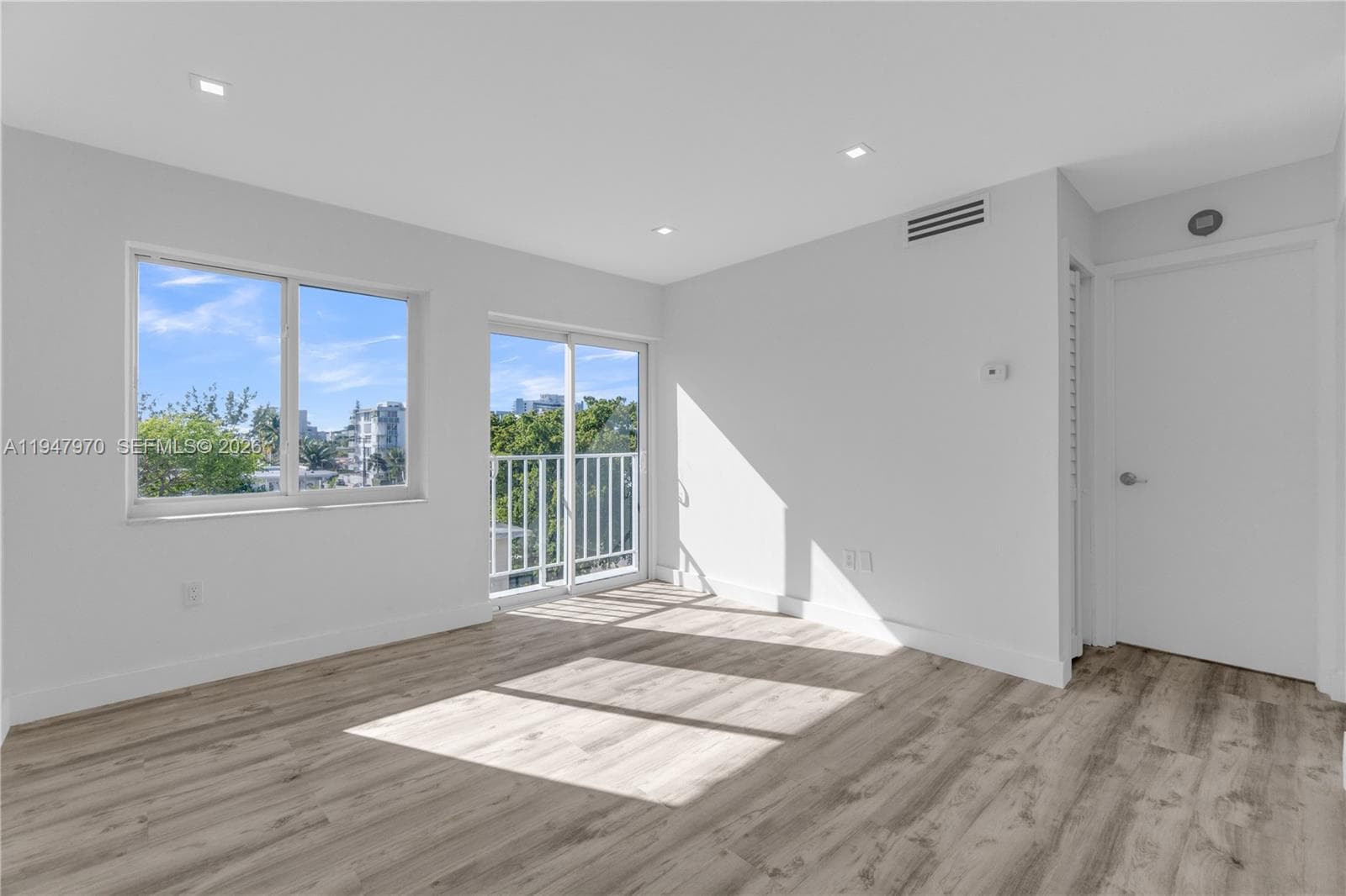 A11947970 — Miami Beach — 3