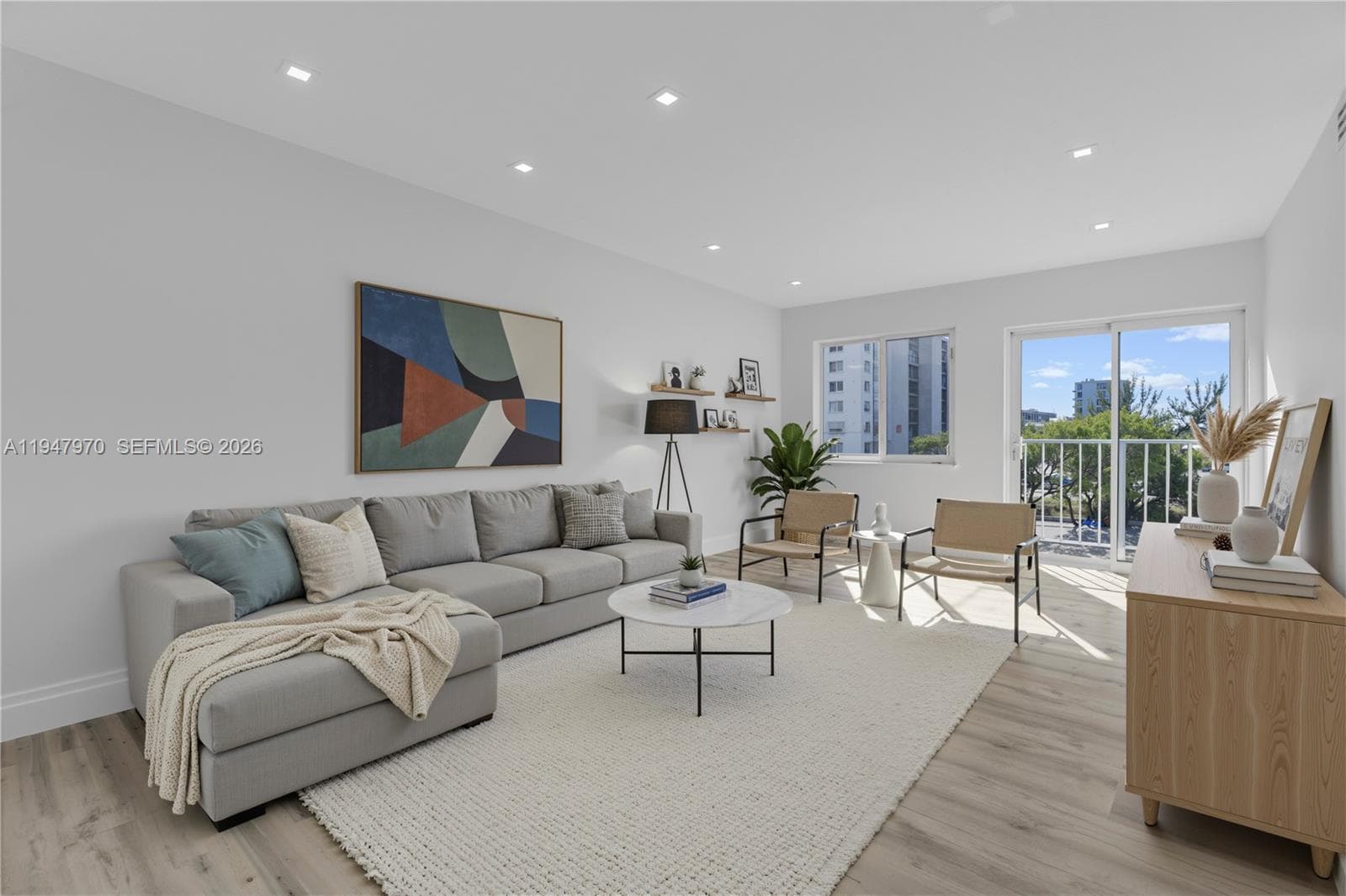 A11947970 — Miami Beach