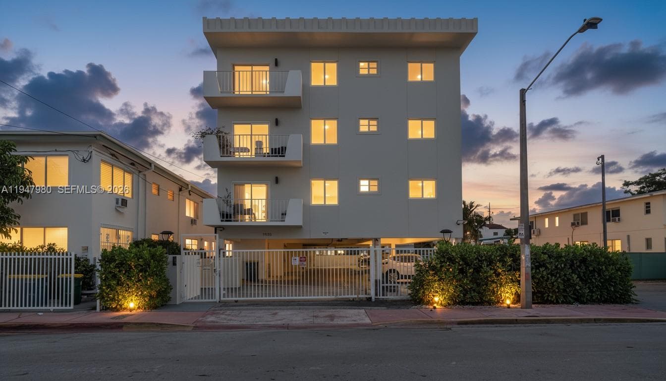 A11947980 — Miami Beach — 16