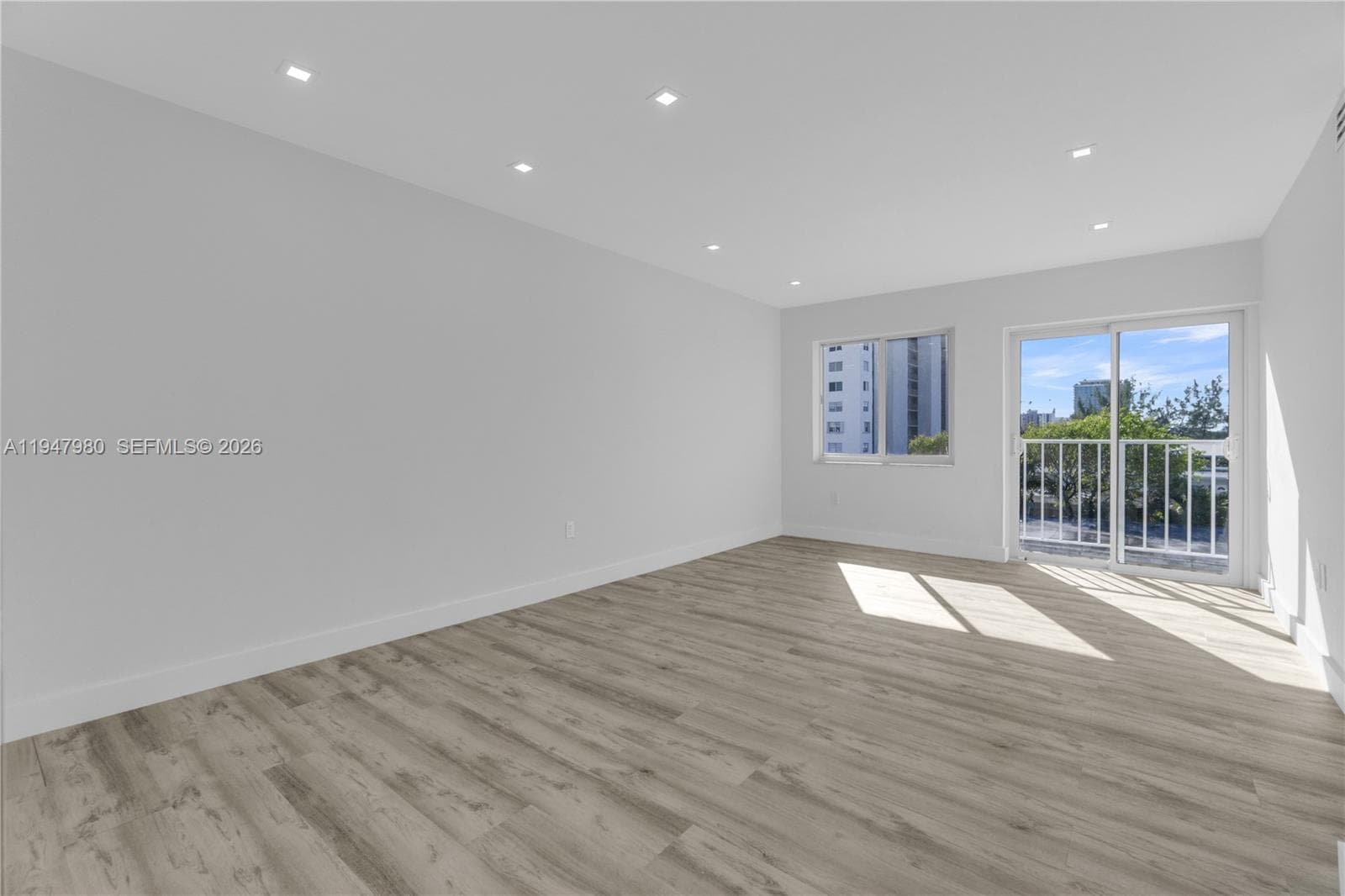 A11947980 — Miami Beach — 4