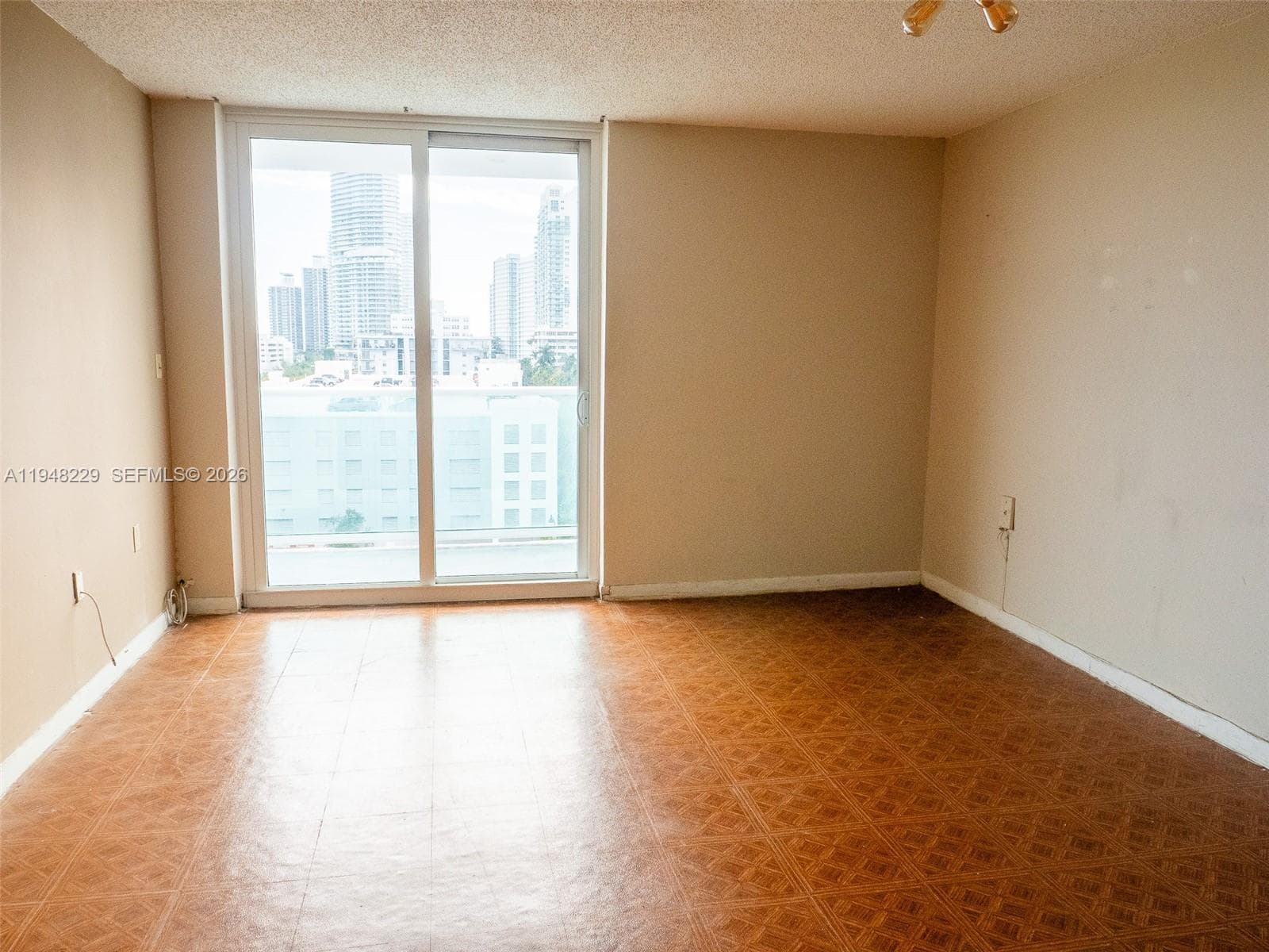 A11948229 — Miami Beach — 5