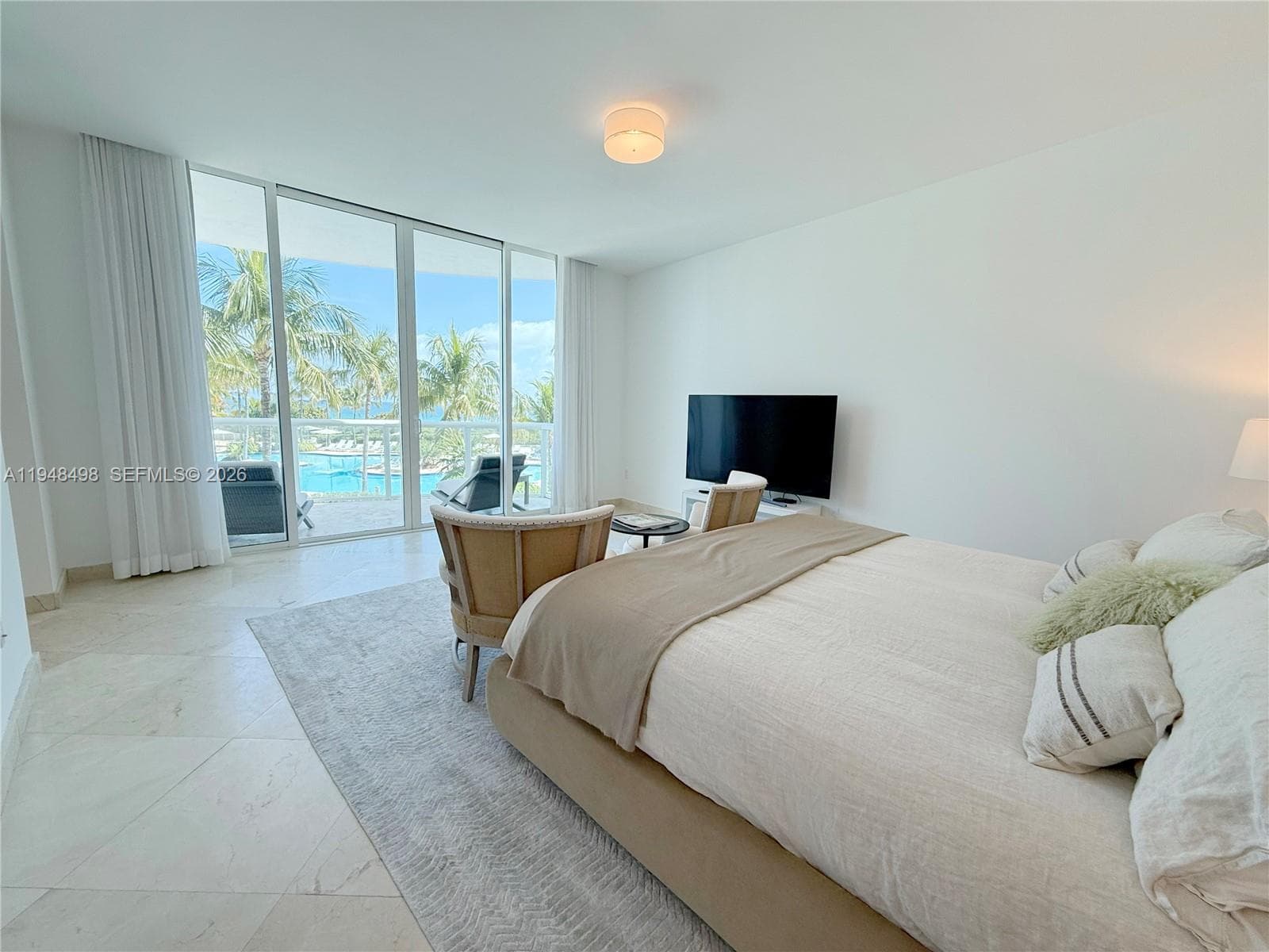 A11948498 — Miami Beach — 12