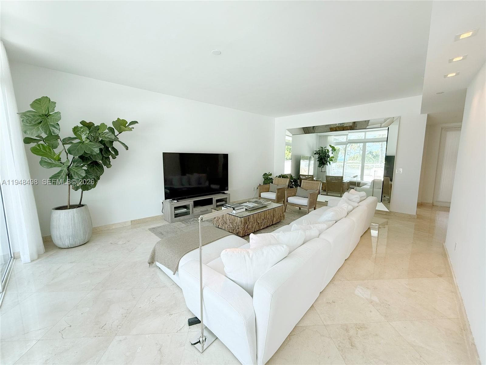 A11948498 — Miami Beach — 3