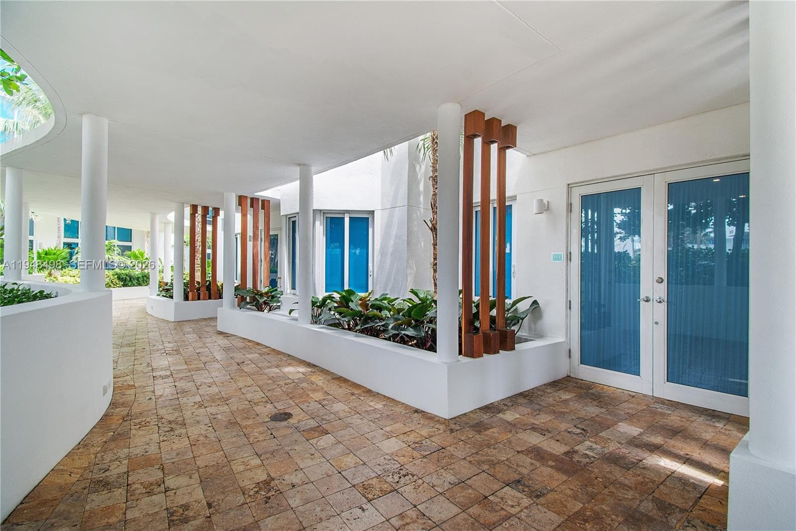 A11948498 — Miami Beach — 20